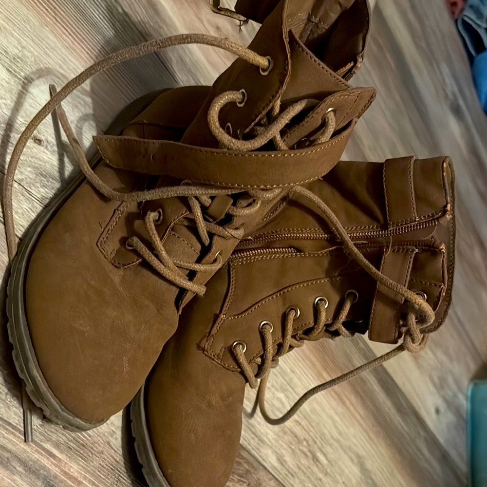 Children’s place boots size 3